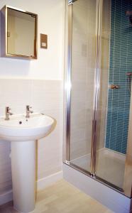 Koupelna v ubytování Alishan Cornwall Holidays