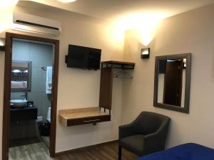 TV a/nebo společenská místnost v ubytování Gold Palace Hotel + 31 fotografií