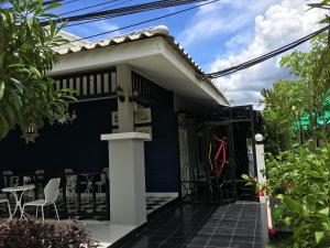 a house with a black and white exterior at Baan Sang Chan 3 in Ban Krang