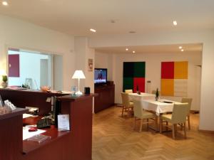 TV a/nebo společenská místnost v ubytování Hotel Destination 21