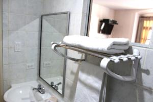 Koupelna v ubytování Rio Hotel + 37 fotografií