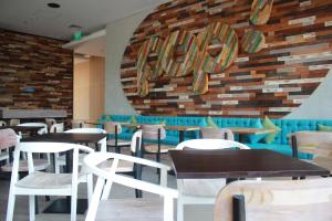 Posezení v ubytování POP! Hotel Pemuda Semarang
