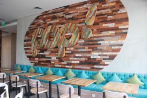 Posezení v ubytování POP! Hotel Pemuda Semarang