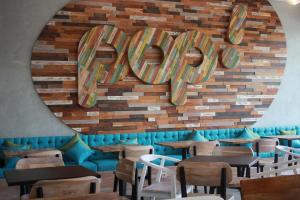Posezení v ubytování POP! Hotel Pemuda Semarang