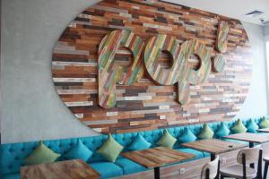 Posezení v ubytování POP! Hotel Pemuda Semarang