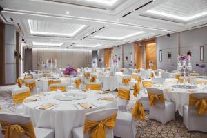 Restaurace v ubytování Novotel Muscat Airport + 37 fotografií
