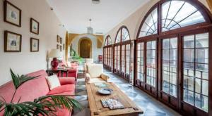 A seating area at Palacio Marques de la Gomera