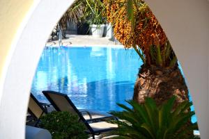 Bazén v ubytování Zephyros Hotel nebo v jeho okolí