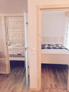 Posteľ alebo postele v izbe v ubytovaní Apartament KościeliSKI