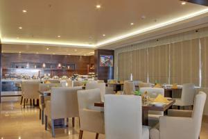 Restaurace v ubytování Ramada Encore Domlur Bangalore