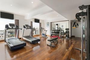 Fitness centrum a/nebo fitness zařízení v ubytování Ramada Encore Domlur Bangalore