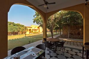 Patio nebo venkovní prostory v ubytování Gogunda Palace