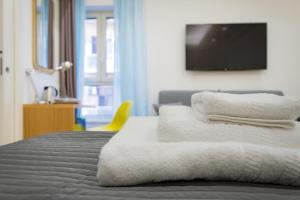 Postel nebo postele na pokoji v ubytování Kalamonjo Suite&Rooms