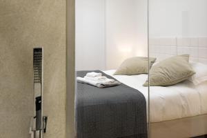 Postel nebo postele na pokoji v ubytování Kalamonjo Suite&Rooms