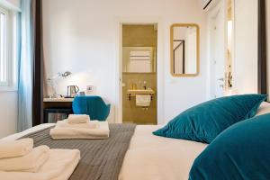 Postel nebo postele na pokoji v ubytování Kalamonjo Suite&Rooms