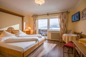 Łóżko lub łóżka w pokoju w obiekcie Das Rotspitz Adults - only