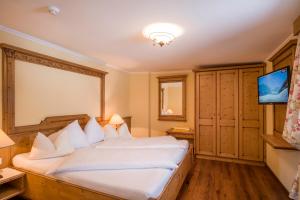 Łóżko lub łóżka w pokoju w obiekcie Das Rotspitz Adults - only