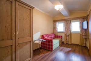 Telewizja i/lub zestaw kina domowego w obiekcie Das Rotspitz Adults - only