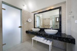 Koupelna v ubytování Zephyros Hotel
