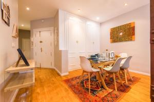 A seating area at For You Rentals Nuevos Ministerios apartment TEMPORAL MPA14