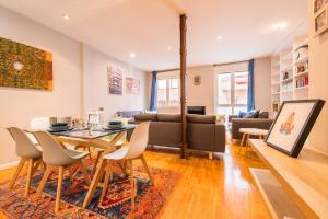A seating area at For You Rentals Nuevos Ministerios apartment TEMPORAL MPA14