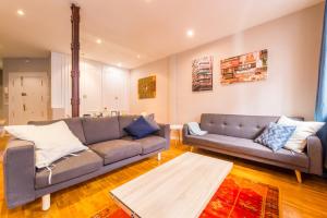 A seating area at For You Rentals Nuevos Ministerios apartment TEMPORAL MPA14