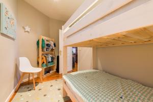 A bed or beds in a room at For You Rentals Nuevos Ministerios apartment TEMPORAL MPA14