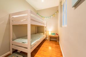 A bed or beds in a room at For You Rentals Nuevos Ministerios apartment TEMPORAL MPA14