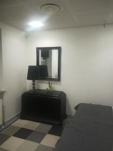 Den Skaldede Kok Guesthouse tesisinde bir odada yatak veya yataklar