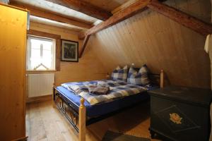 Säng eller sängar i ett rum på Ferienhaus Anno Dazumal, wie zu Opa`s Zeiten