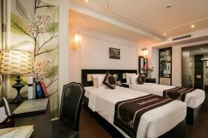 Ένα ή περισσότερα κρεβάτια σε δωμάτιο στο Hanoi Emotion Hotel