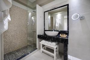 Koupelna v ubytování Zephyros Hotel