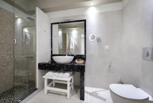 Koupelna v ubytování Zephyros Hotel