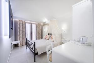 Postel nebo postele na pokoji v ubytování Zephyros Hotel