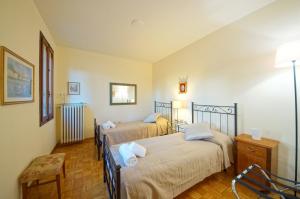 a room with two beds and a chair in it at Treviso Casa Magnolie wi-fi in Treviso