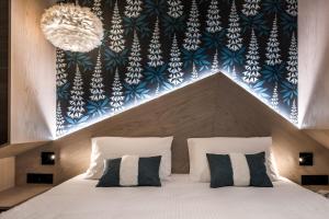 Кровать или кровати в номере Montana Lodge
