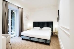 Posteľ alebo postele v izbe v ubytovaní The Shire Hotel