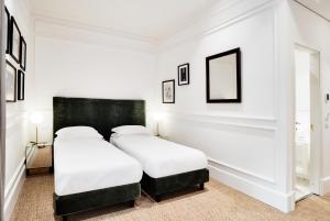 Posteľ alebo postele v izbe v ubytovaní The Shire Hotel