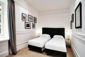 Posteľ alebo postele v izbe v ubytovaní The Shire Hotel