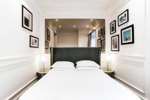 Posteľ alebo postele v izbe v ubytovaní The Shire Hotel