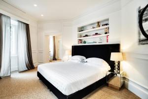 Posteľ alebo postele v izbe v ubytovaní The Shire Hotel