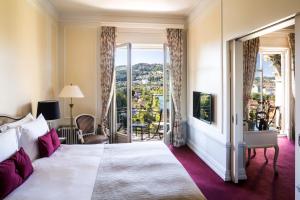 Postel nebo postele na pokoji v ubytování Hotel Bellevue Palace Bern + 37 fotografií