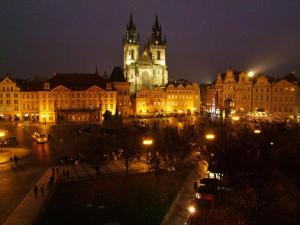 Nespecifikovaný výhled na destinaci Praha nebo výhled na město při pohledu z aparthotelu