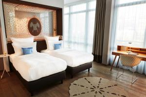 Postel nebo postele na pokoji v ubytování Steigenberger Hotel München + 36 fotografií
