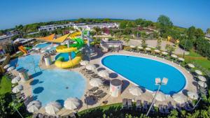 Bazén v ubytování ROBINSON APULIA - All Inclusive nebo v jeho okolí