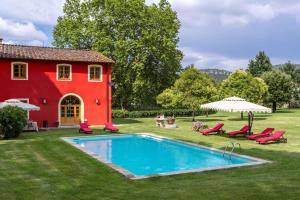 Πισίνα στο ή κοντά στο La dimora dell'inventore luxury B&B