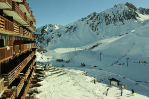 Afbeelding uit fotogalerij van Studio pied de pistes avec place de parking privé extérieure LA MONGIE TOURMALET in La Mongie