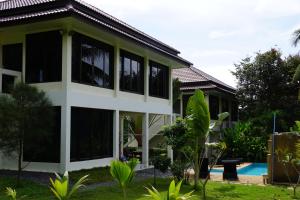 Imagen de la galería de Twin Villas Apartment with Swimming Pool, en Wok Tum