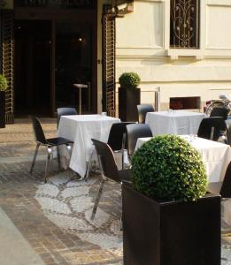 Restaurace v ubytování LHP Hotel Napoleon