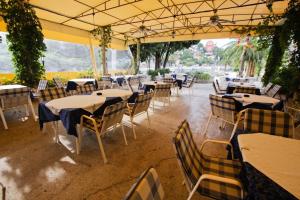 a group of tables and chairs in a restaurant at Guest House Nevena in Splitska